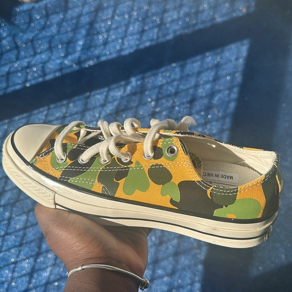 Converse Sneaker: Size 7MNS or 9WMS - Picture 3 of 4